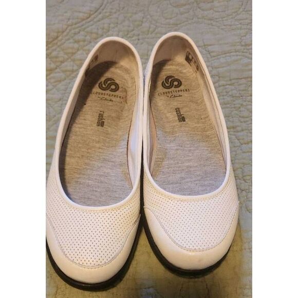 Clarks Cloudstepper White Flats - Picture 2 of 5